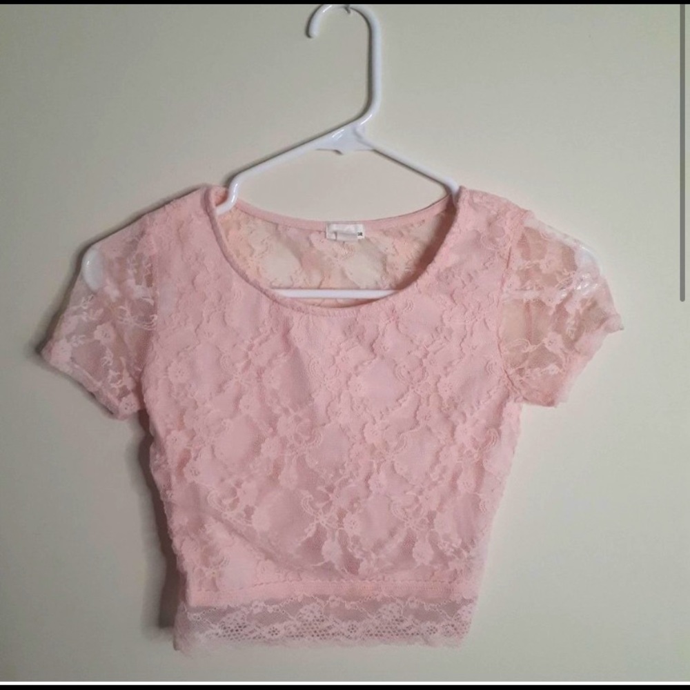 PINK LACE CROP TOP